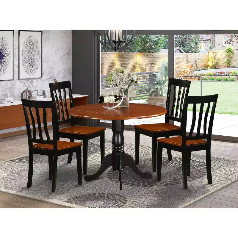 Table à manger HomeStock 5 pièces ronde noire et finition cerisier en bois massif avec 4 chaises
