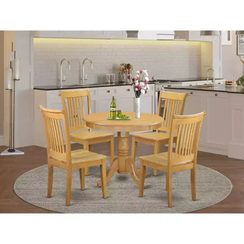 Ensemble de salle à manger HomeStock 5 pièces, table avec plateau en bois massif finition chêne naturel et 4 chaises