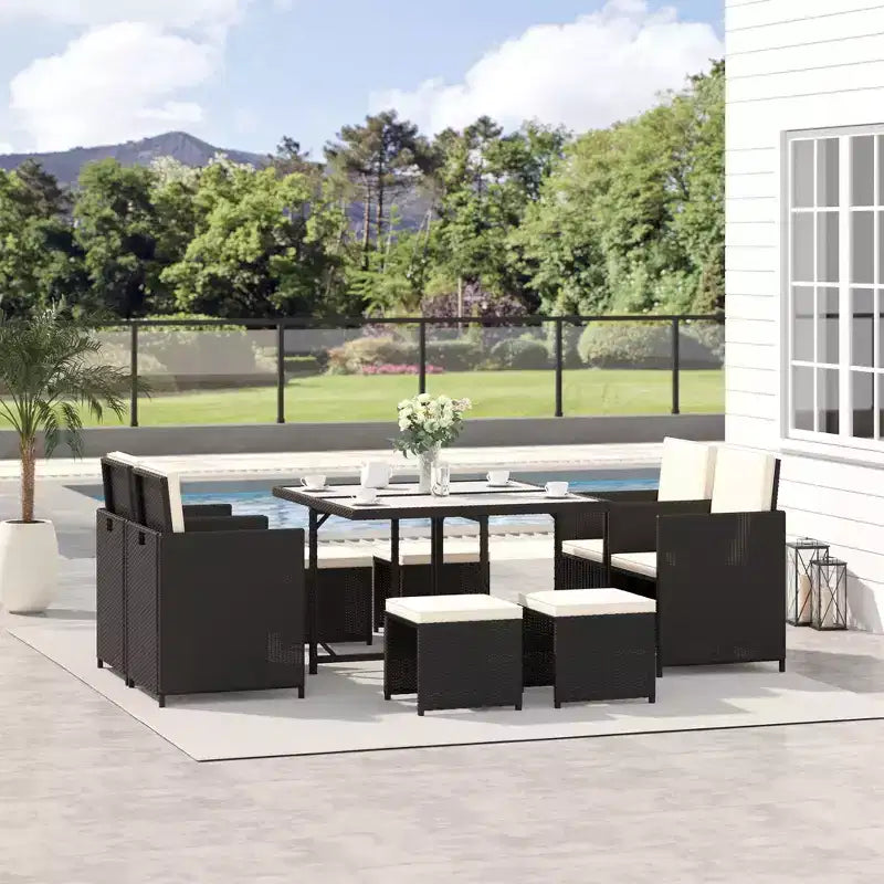 Ensemble de salle à manger extérieur 9 pièces pour 8 personnes, chaises en osier peu encombrantes et table carrée en verre avec coussins et poufs