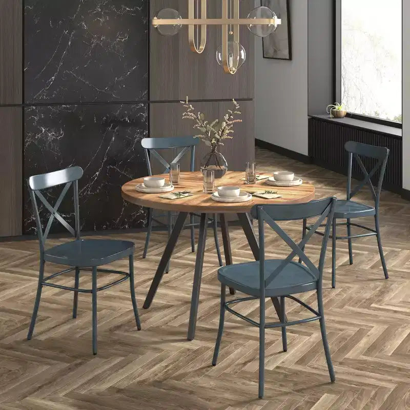 Table de salle à manger ronde Jolana avec plateau en chêne et pieds noirs et ensemble de chaises en métal à dossier en X - iNSPIRE Q