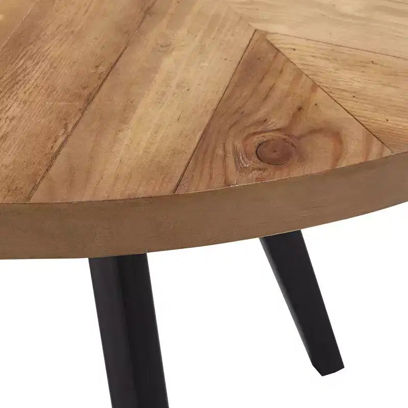 Table de salle à manger ronde Jolana avec plateau en chêne et pieds noirs et ensemble de chaises en métal à dossier en X - iNSPIRE Q