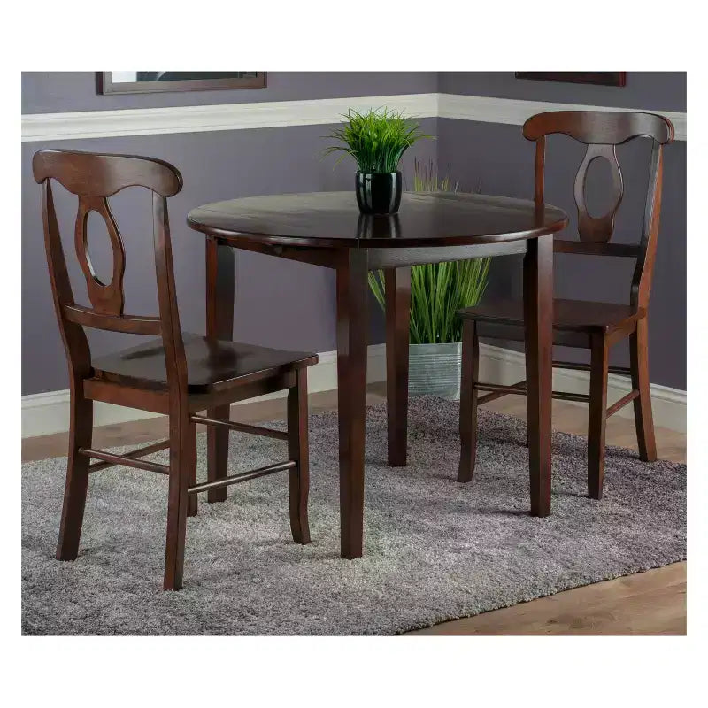Ensembles de salle à manger 3 pièces Clayton avec 2 chaises à dossier ajouré Noyer – Winsome : Table de petit-déjeuner compacte pour petits espaces