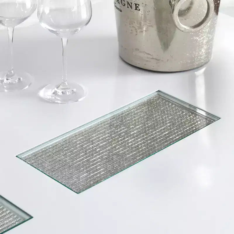 Ensemble de salle à manger rectangulaire 7 pièces Diamond Lifestorey blanc : verre texturé moderne, pieds en bois d'hévéa, chaises en lin gris